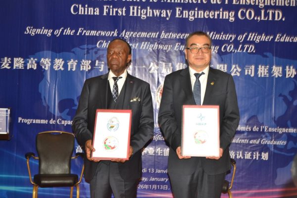 Education: Partnership to professionalize teaching